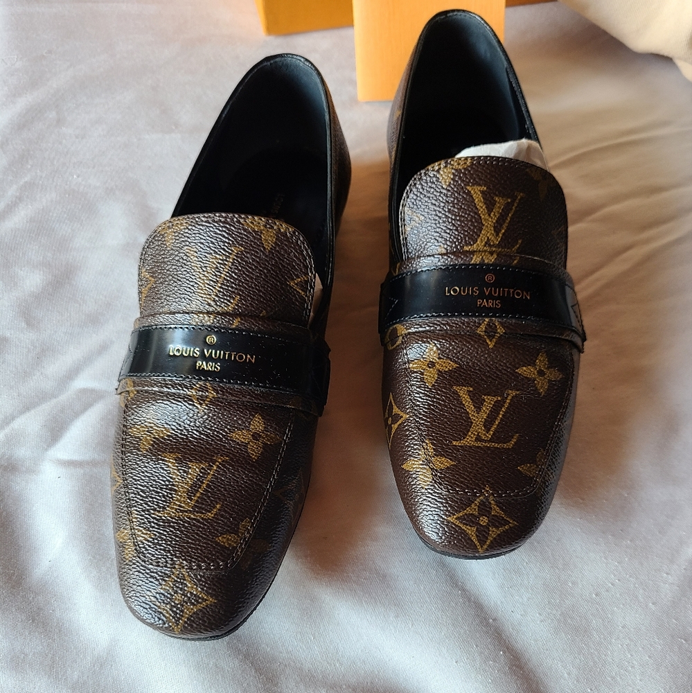 Louis Vuitton Women Monogram 37